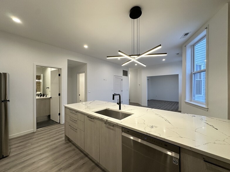 Building Photo - 2743 W Division St