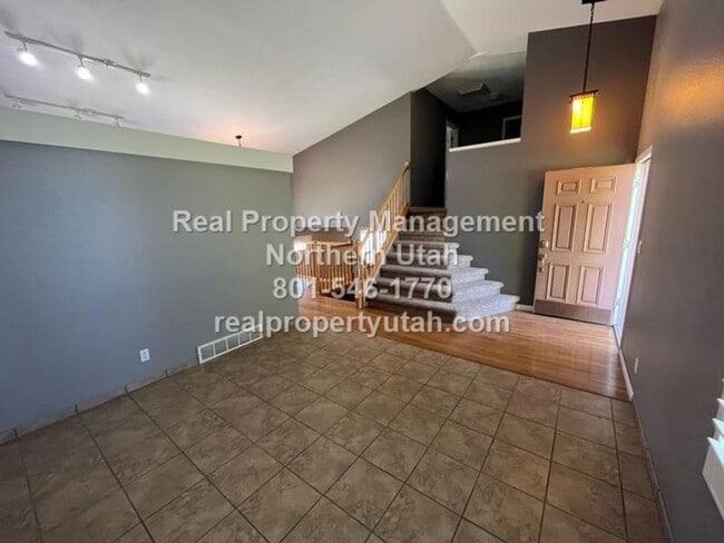 Building Photo - 3 Bedroom Layton Home Coming Available in ...