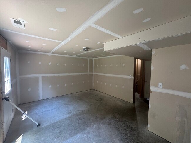 Building Photo - 65 Private Ct