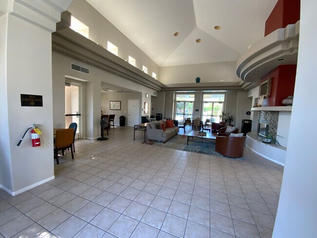 Building Photo - 2 Bed, 2 Bath, Condo with Pools, Fitness Center & Balcony located in Las Vegas, Nevada.