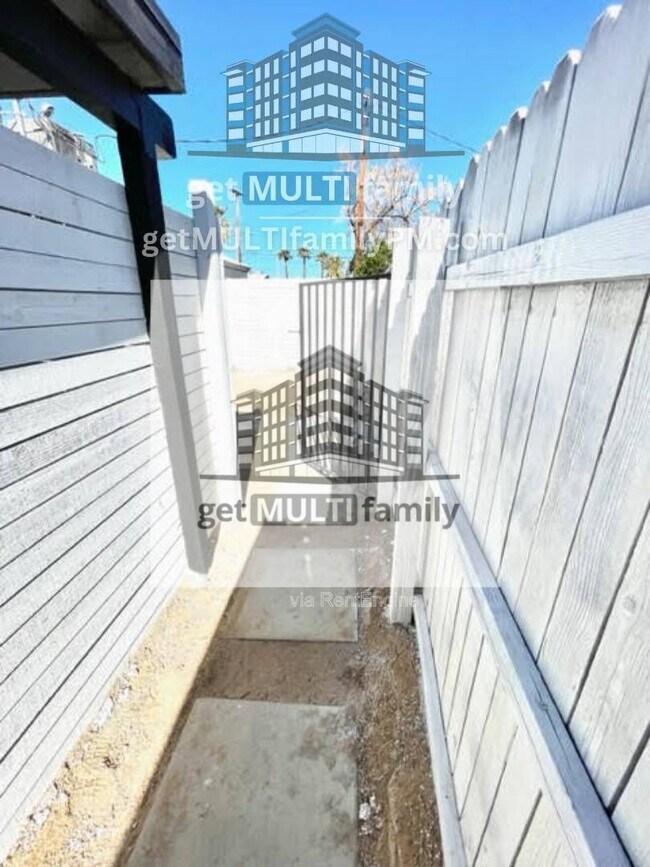 Building Photo - 1402 E McKinley St