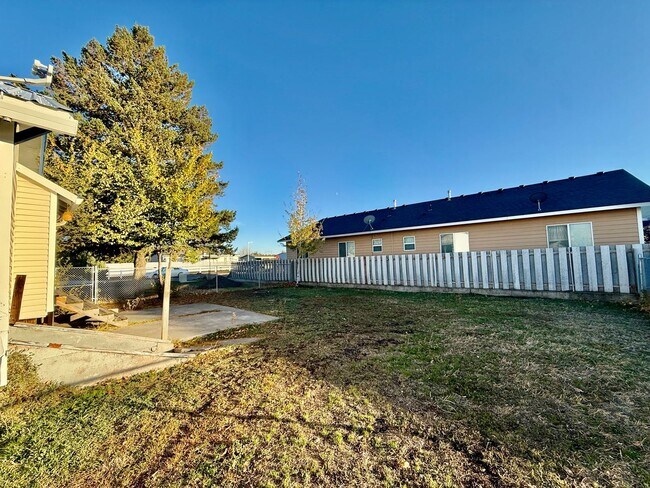 Building Photo - 210 18th St