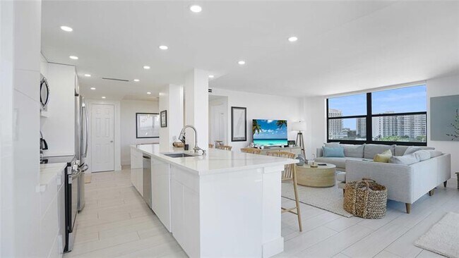 Building Photo - 3031 N Ocean Blvd