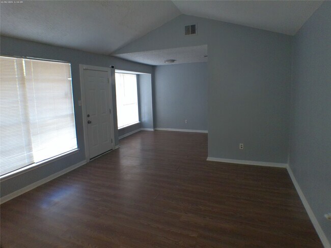 Building Photo - 15914 Willbriar Ln