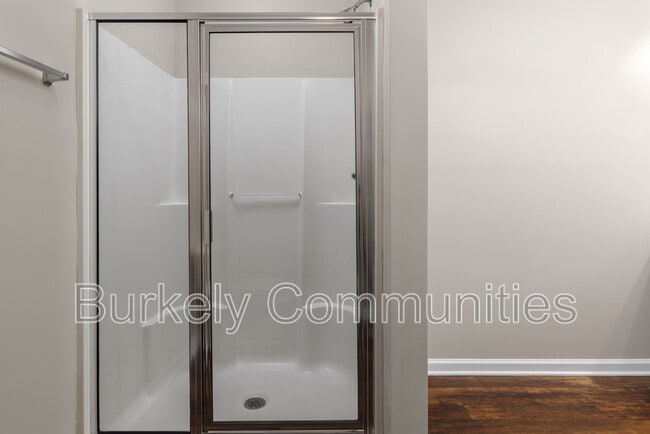 Building Photo - 104 Thornton Ct