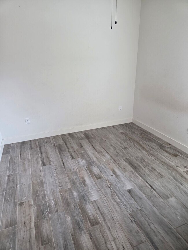 Building Photo - 2143 Sweetwater Ranch Ave