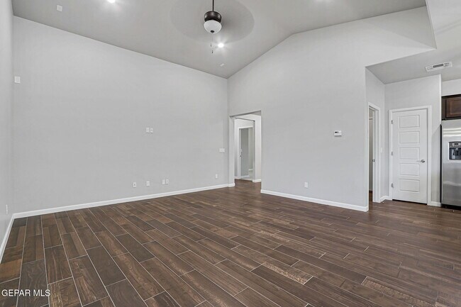 Building Photo - 6061 Cinnamon Pk St