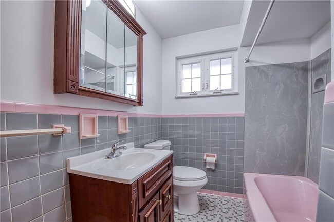 Building Photo - 5523 Rippey Pl