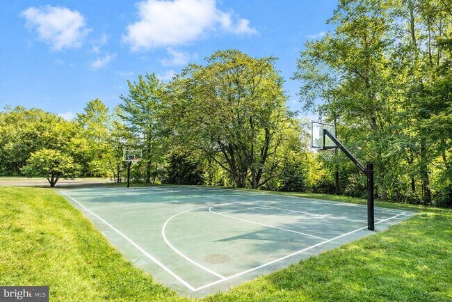 Building Photo - 5831 Pecking Stone St