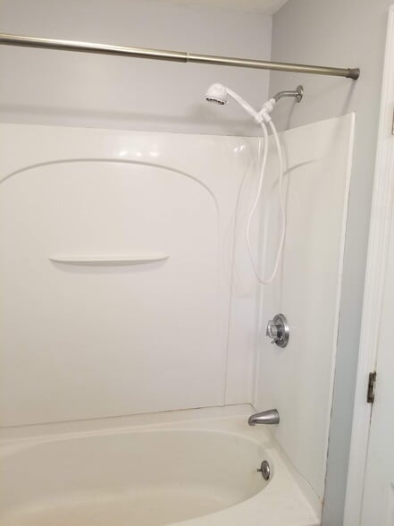 Building Photo - 11 Farmgate Rd