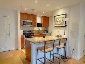 Building Photo - 16 Miner St