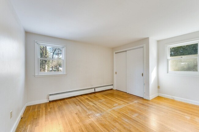 Building Photo - 250 Hudson Rd