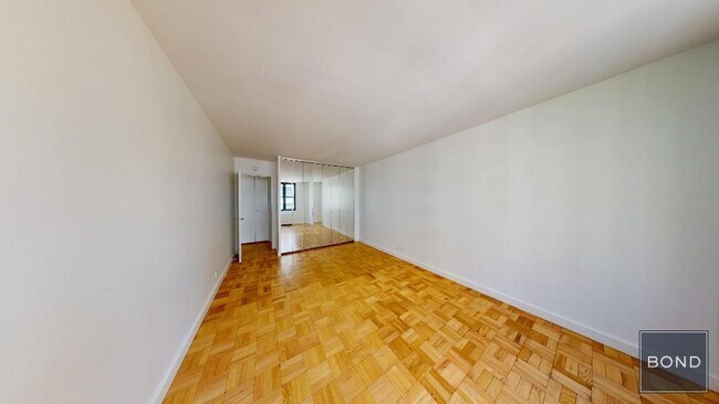Building Photo - 333 E 49th St