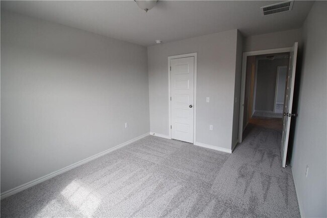 Building Photo - 1320 Ambler Dr