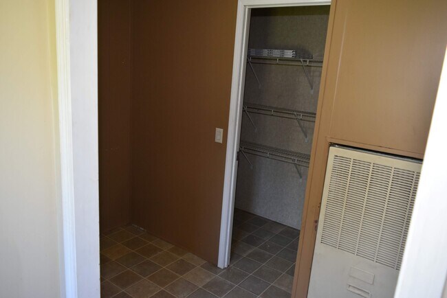 Building Photo - 16801 Cornfield Dr
