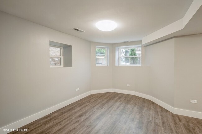 Building Photo - 4941 S Champlain Ave