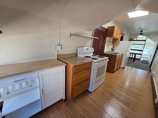 Building Photo - King George