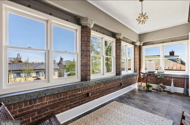 2nd floor bedroom, sunroom, office or studio - 121 W Cork St