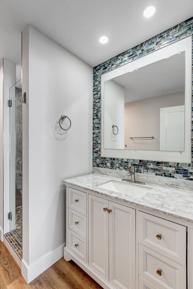 Building Photo - ** NEAR DOWNTOWN ** 2 BED / 2 BATH CONDO -...