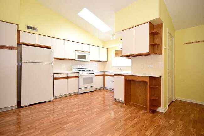 Building Photo - 5351 N East River Rd