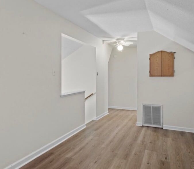 Building Photo - 1017 Southhills Dr