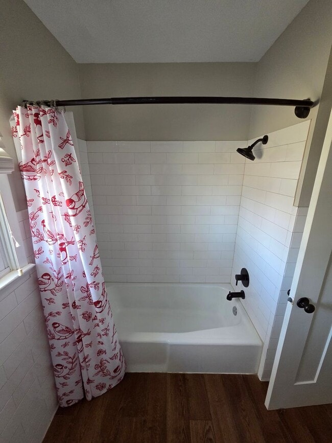 Building Photo - 3 bed, 2 bath, 1 car garage, fenced backyard, newly remodeled!