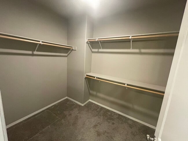 Building Photo - Newer Home in Kennewick, Great Location! Pets welcome!