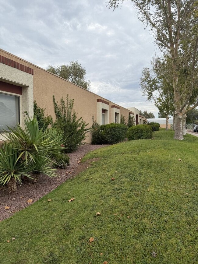 Building Photo - 3759 E Edison St