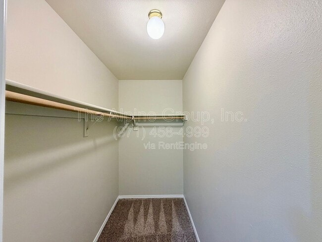 Building Photo - 3986 SW Pinewood Way