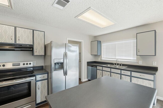 Building Photo - 3205 Settlement Dr