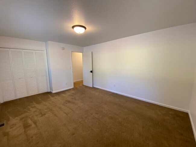 Building Photo - 355irv