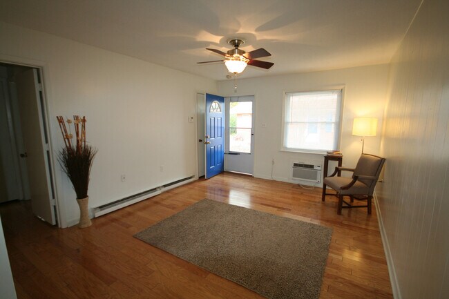 Building Photo - Renovated Apartment Near Duke West / W&D /...