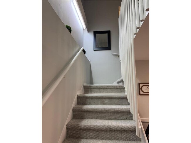 Building Photo - 1131 Lincoln Ave