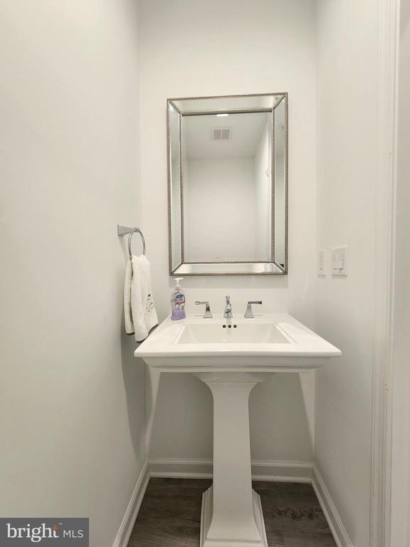 Building Photo - 106 S State St