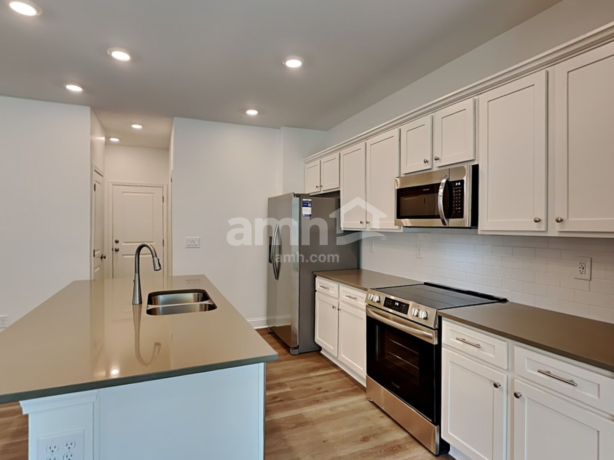 Building Photo - 1051 Highland Walk