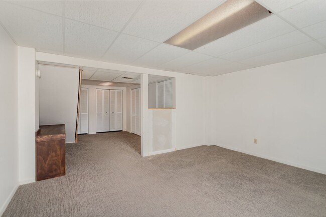Building Photo - 617 Allenview Dr