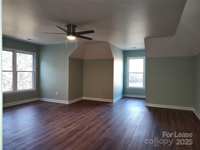 Building Photo - 5206 Dunrobin Ln