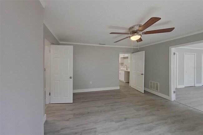 Building Photo - 1923 N Brack St