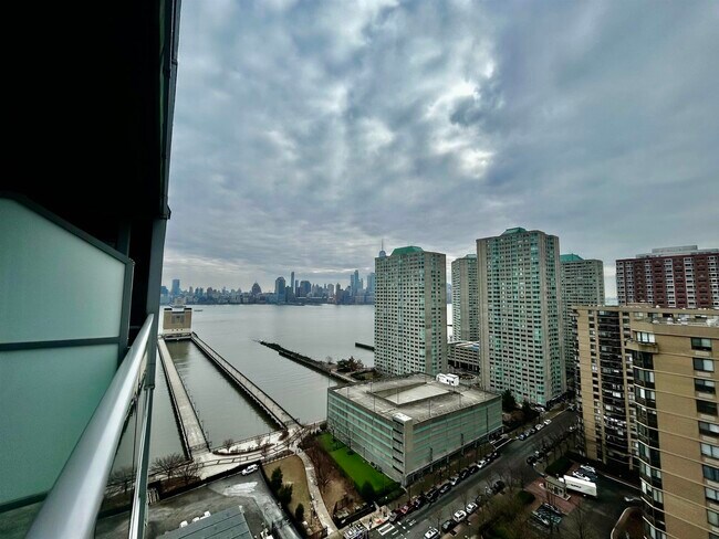 Building Photo - 20 Newport Pkwy