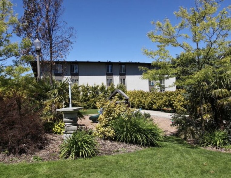 Building Photo - Courtyard North Apartments