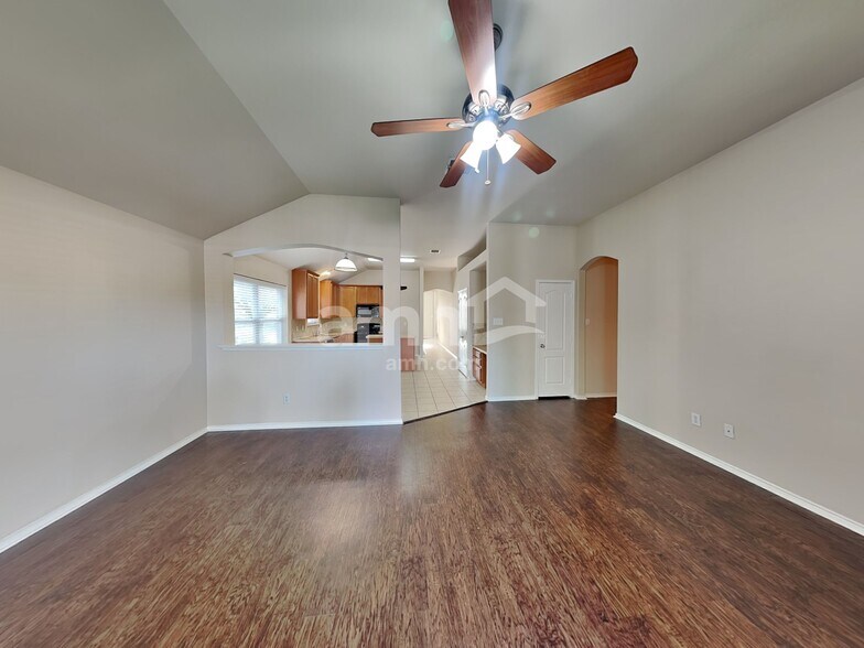 Building Photo - 9053 Weller Ln