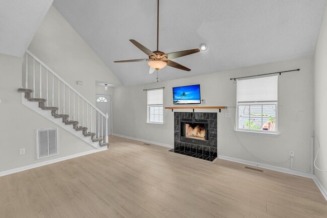 Building Photo - Charming 3BR/2.5BA Home with 2-Car Garage & Fenced Yard in Citadel Woods — West Ashley