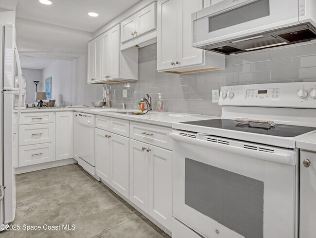 Building Photo - 170 Paradise Blvd