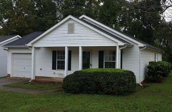 Building Photo - Great one level home close to shopping and highway