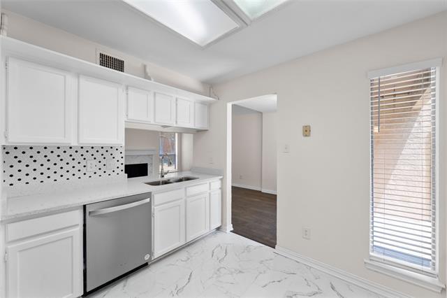 Building Photo - 4937 Oakbluff Dr