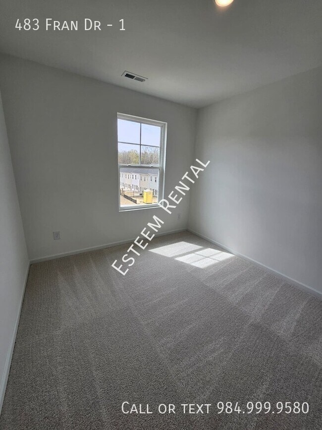 Building Photo - 483 Fran Dr