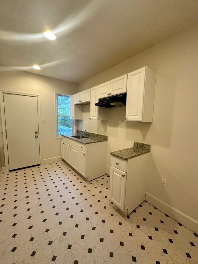 Building Photo - 2761 Baker St