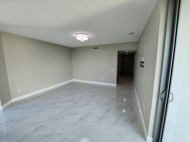 Building Photo - 17301 Biscayne Blvd