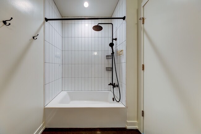 Building Photo - 1131 W Winona St