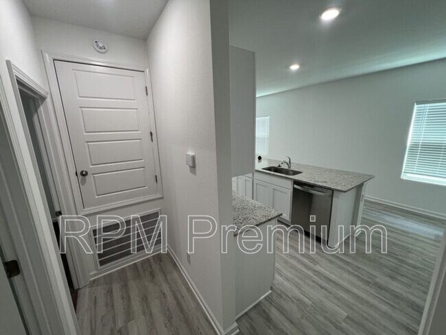 Building Photo - 1255 Drago Dr
